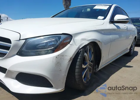 2017 Mercedes-Benz C 300 Luxury/Sport z USA, uszkodzony, nr VIN 55SWF4JB7HU227987